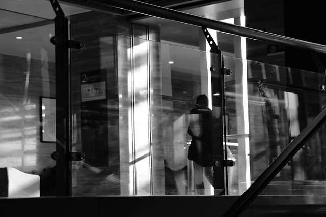 monochrome-reflection-window-subway-system-street picture material