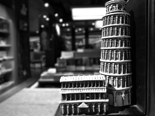 no-person-transportation-system-black-white-architecture-city 图片素材