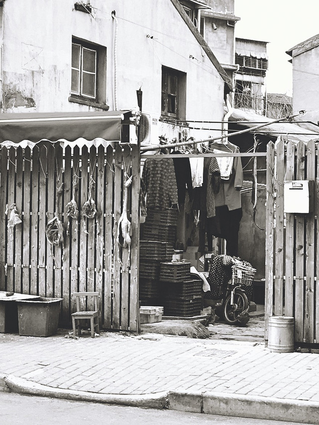 people-group-street-no-person-home 图片素材