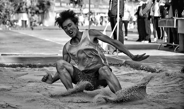 water-man-black-and-white-monochrome-street 图片素材