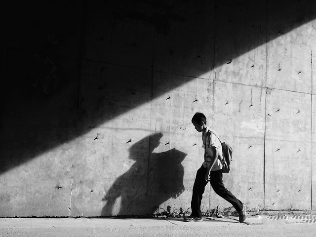people-monochrome-street-man-adult 图片素材