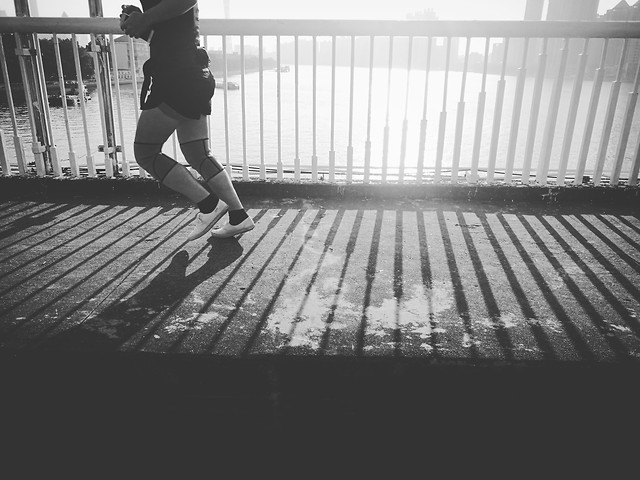 people-one-adult-woman-white 图片素材