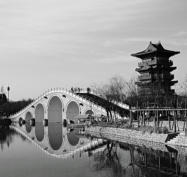 water-bridge-no-person-reflection-lake picture material