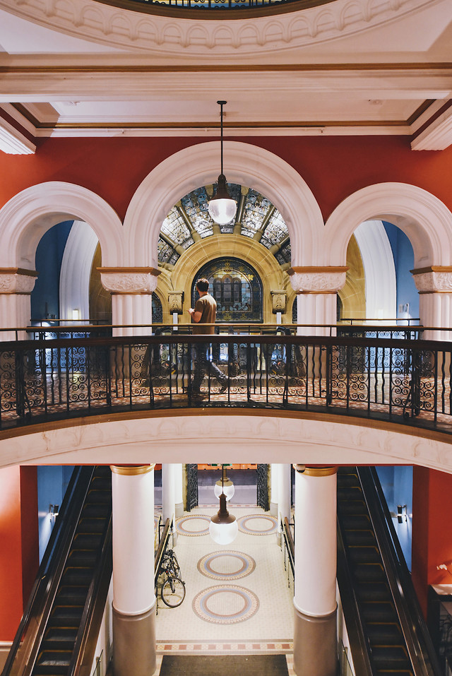 architecture-step-indoors-no-person-travel 图片素材