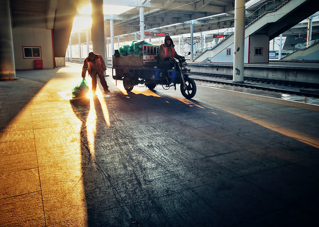 street-people-car-city-transportation-system 图片素材