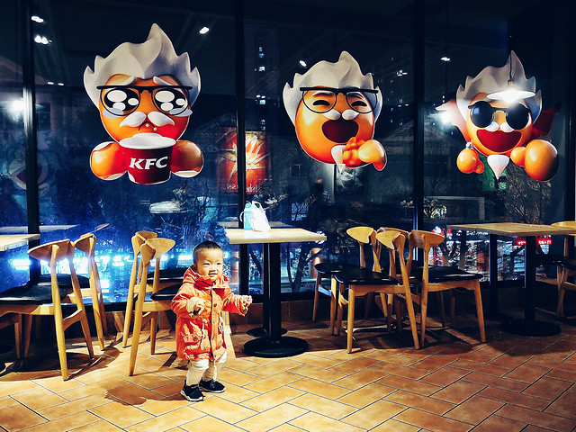 people-furniture-restaurant-table-group 图片素材