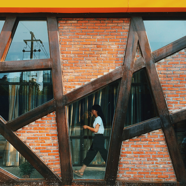 building-architecture-window-people-house 图片素材