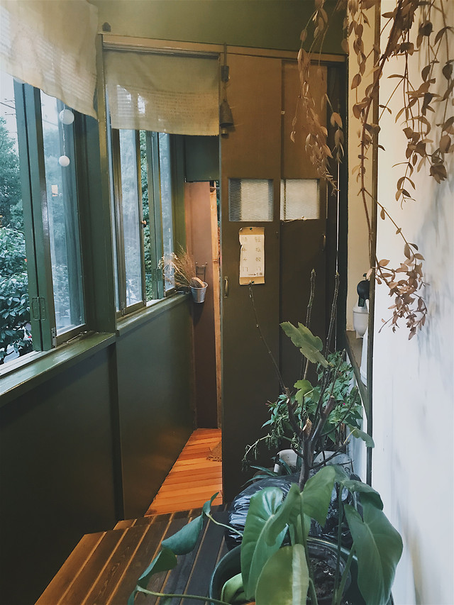 window-indoors-furniture-room-house 图片素材