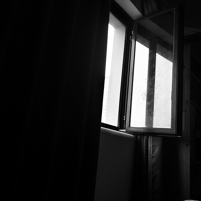 window-light-monochrome-no-person-shadow 图片素材