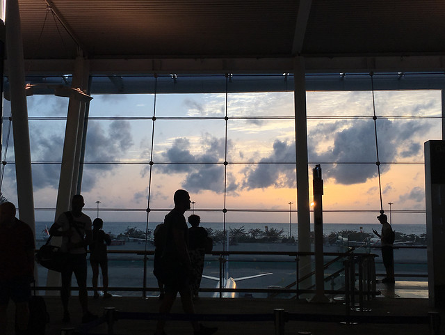 people-airport-business-travel-window 图片素材