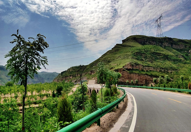 road-nature-sky-mountain-tree 图片素材