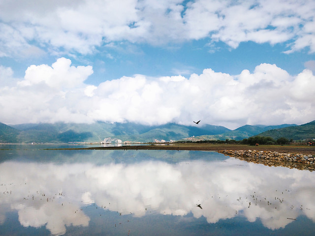 sky-water-reflection-lake-mountain 图片素材