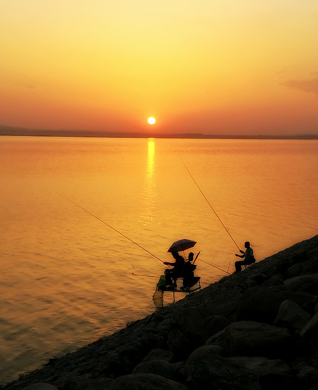 sunset-fisherman-dawn-water-backlit 图片素材