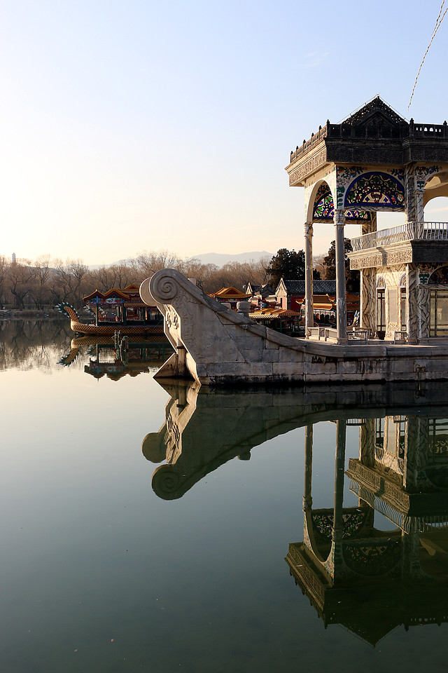 travel-architecture-reflection-water-building 图片素材