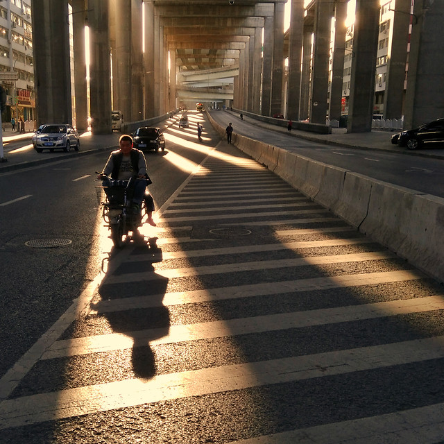 street-city-travel-road-light 图片素材