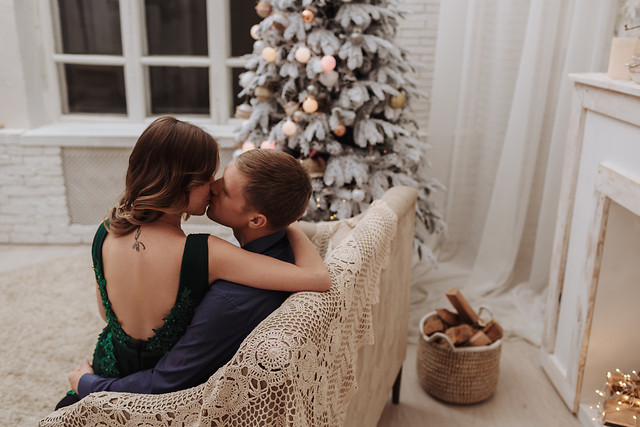 indoors-woman-family-people-room picture material