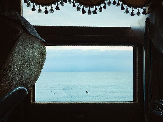 travel-window-water-beach-landscape 图片素材