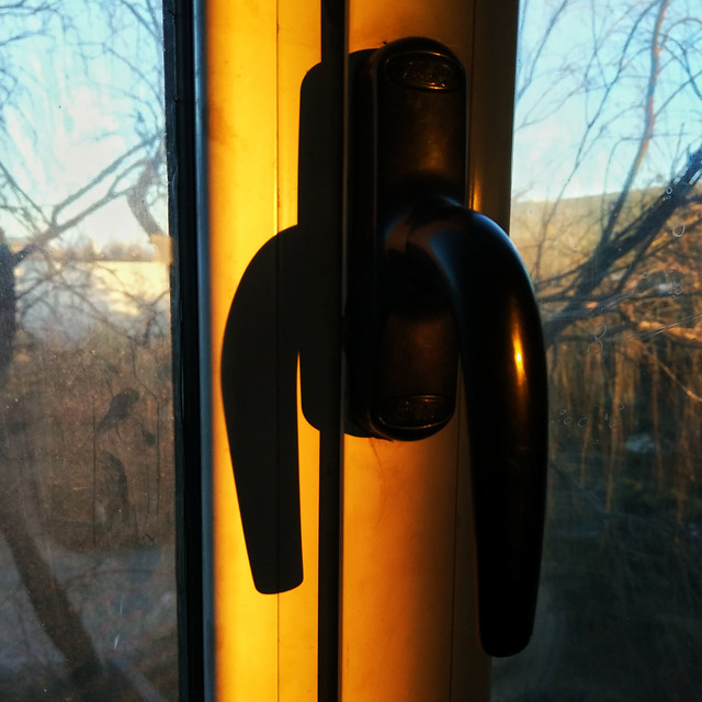 no-person-reflection-glass-items-light-dark 图片素材