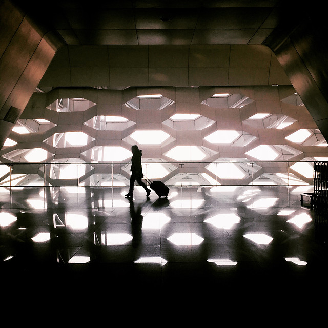 light-airport-subway-system-city-people 图片素材