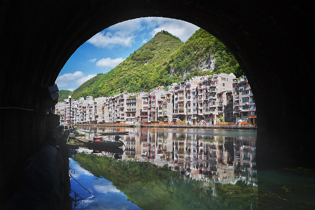 water-river-city-canal-tree 图片素材