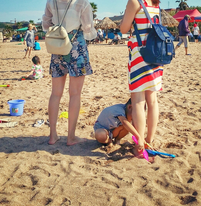 child-people-sand-beach-fun 图片素材