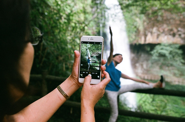 telephone-people-outdoors-woman-one 图片素材