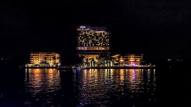 water-reflection-city-architecture-no-person 图片素材