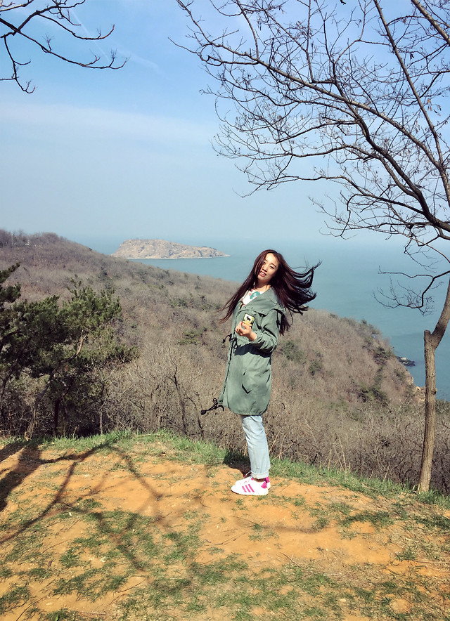 girl-nature-mountainous-landforms-sky-outdoors 图片素材