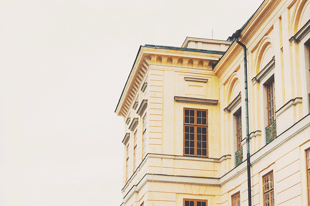 building-architecture-sky-facade-window 图片素材