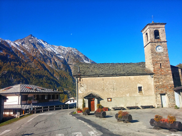 sky-mountain-town-building-church picture material