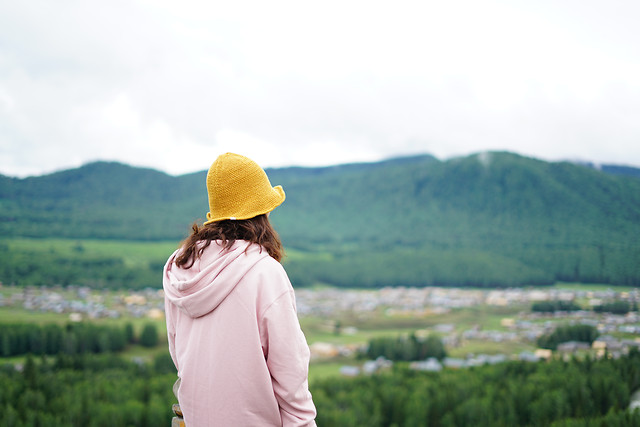 landscape-nature-girl-mountainous-landforms-photograph picture material
