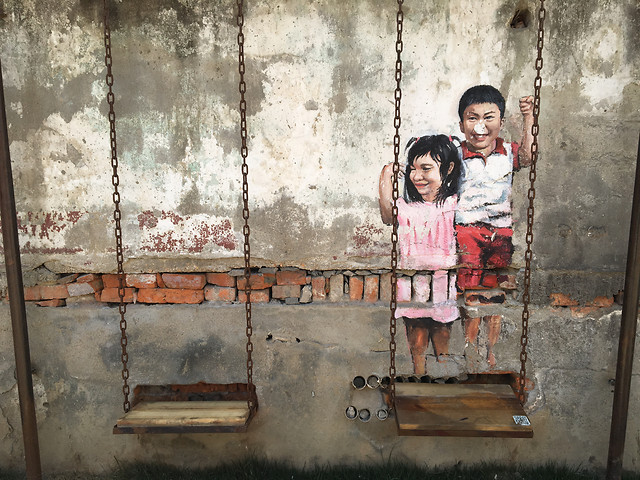 people-abandoned-child-door-indoors 图片素材