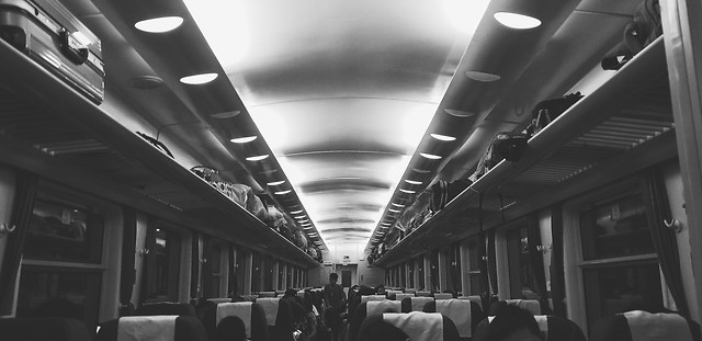 monochrome-transportation-system-subway-system-train-people 图片素材
