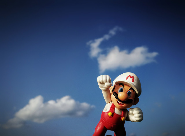 sky-blue-cloud-woman-red 图片素材