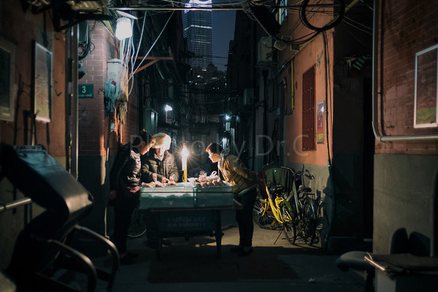 people-street-city-woman-bar 图片素材