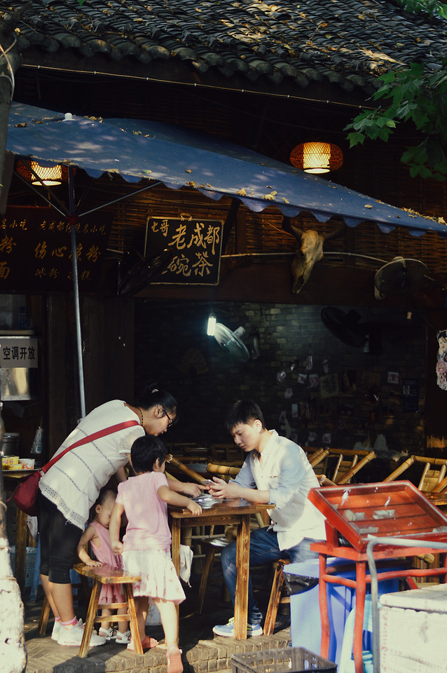 people-group-adult-one-furniture 图片素材