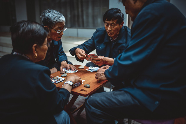 adult-people-group-man-furniture 图片素材