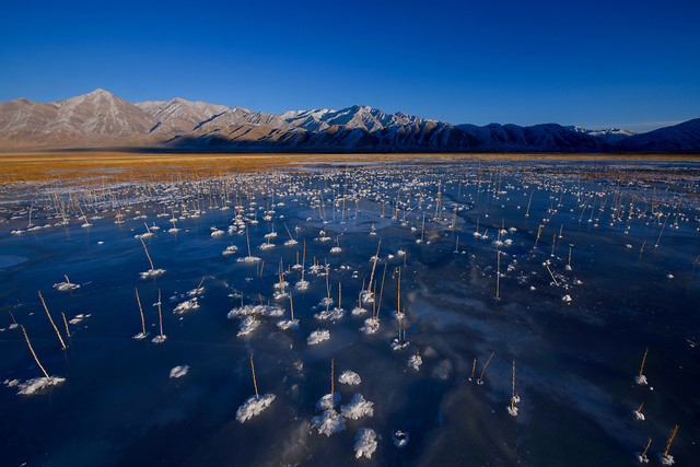 snow-lake-water-mountain-landscape picture material