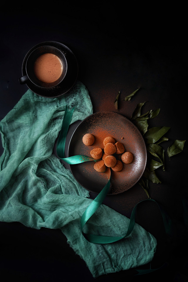 people-food-dark-desktop-man 图片素材