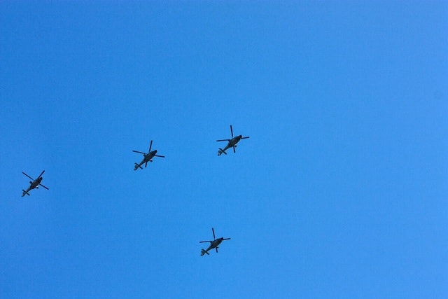 sky-blue-airplane-air-show-aircraft 图片素材