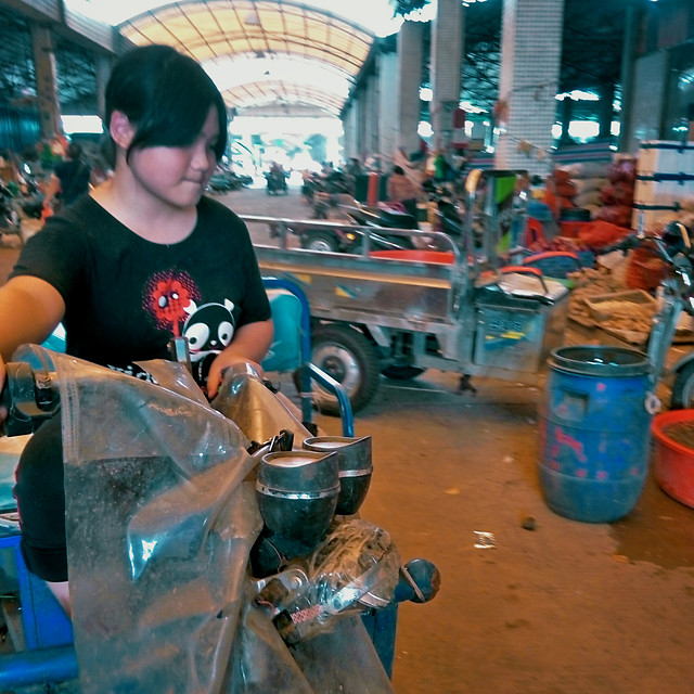 people-market-adult-woman-container 图片素材