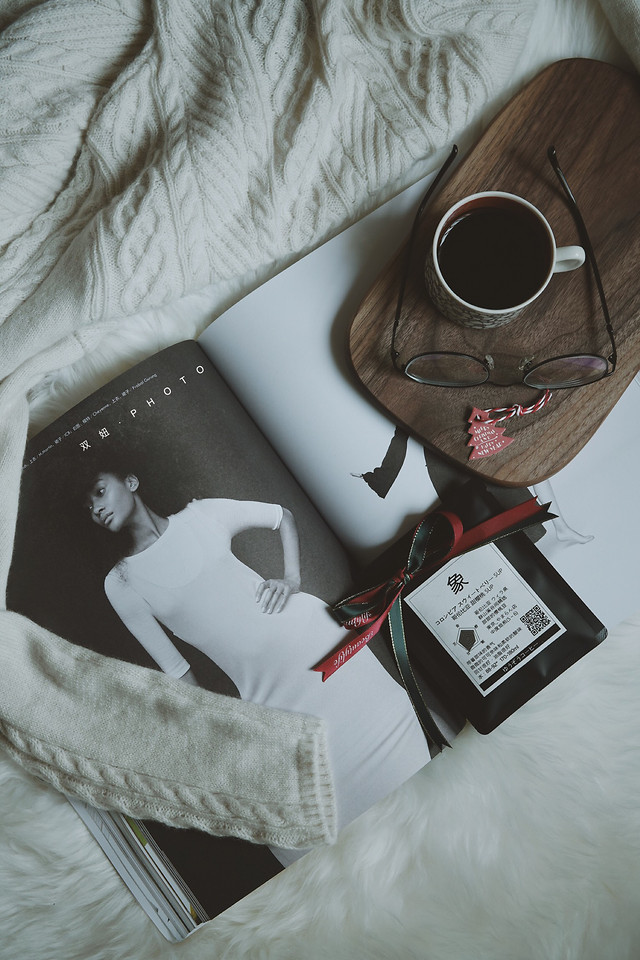 business-man-people-indoors-laptop 图片素材