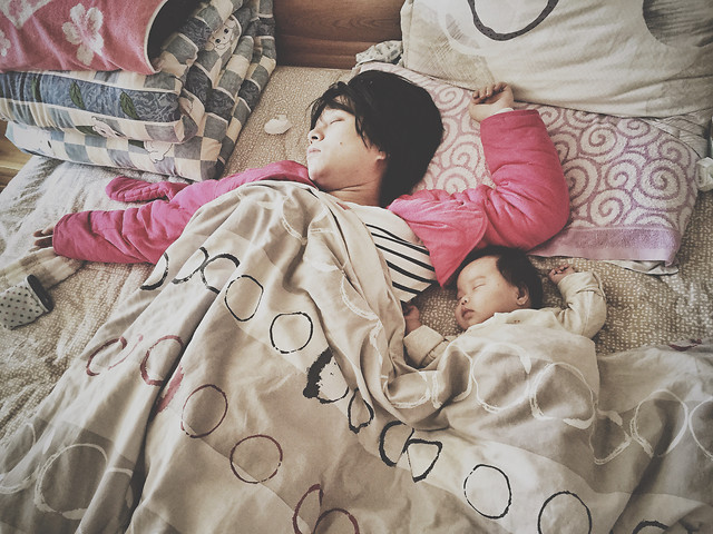 bed-family-people-child-bedroom picture material