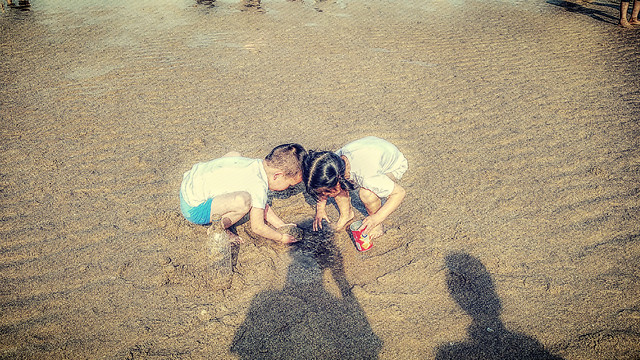 sand-beach-seashore-sea-people 图片素材