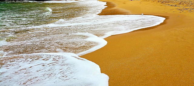 海浪拍打沙滩上 picture material