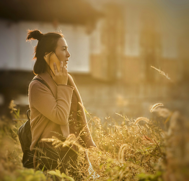 fall-nature-woman-outdoors-people 图片素材