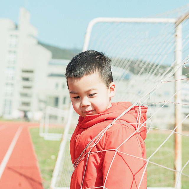 child-fun-outdoors-red-people picture material