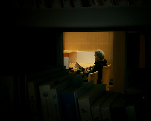 people-indoors-room-one-adult 图片素材