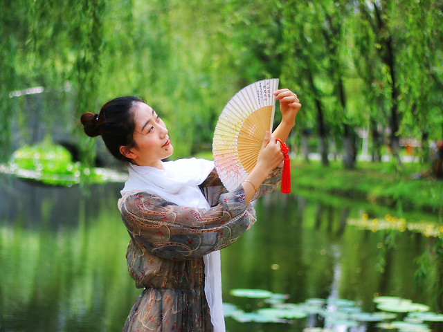 girl-outdoors-park-nature-woman picture material