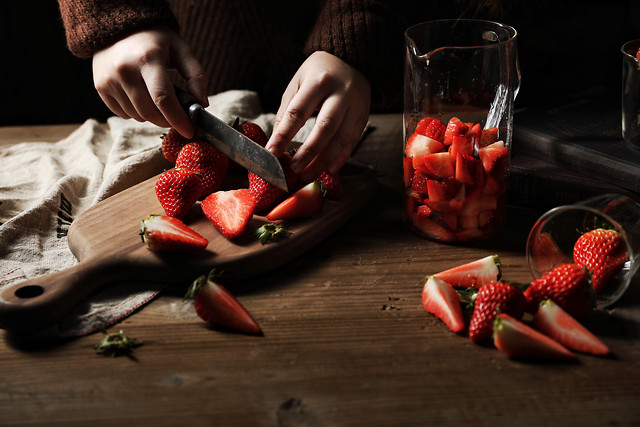 people-woman-one-food-adult 图片素材